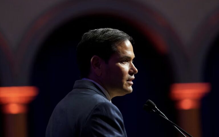 Maraykanka oo ku boorinaya Shiinaha in uu ka dhaadhiciyo Iiraan inaysan xirmin Badda Hormuz: